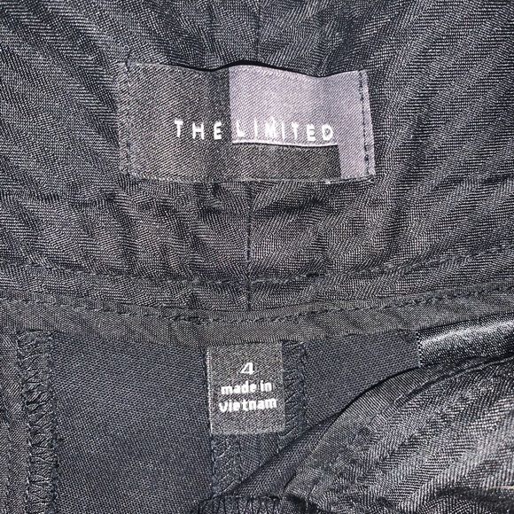 THE LIMITED Shorts - Picture 3 of 4